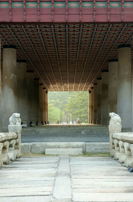 bridge to the Royal Banquet Hall Gyeonghoeru